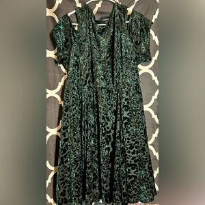 TORRID Sz 3 XXL Elegant Green Leopard Print Burnout Cold Shoulder Velvet Dress